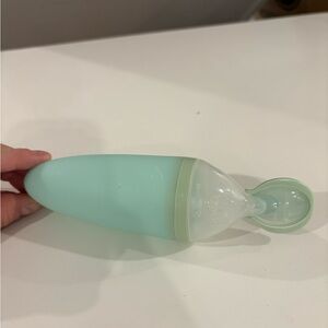 Silicone baby food feeder